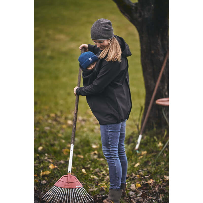 Shop Mamalila Mamalila Softshell Babywearing Jacket Allrounder - Black at Babymaxi