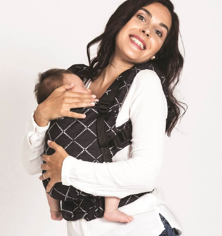 Isara The One - Diamonda Black baby carrier with newborn, universal fit for all parents, perfect for everyday travel | Babymaxi