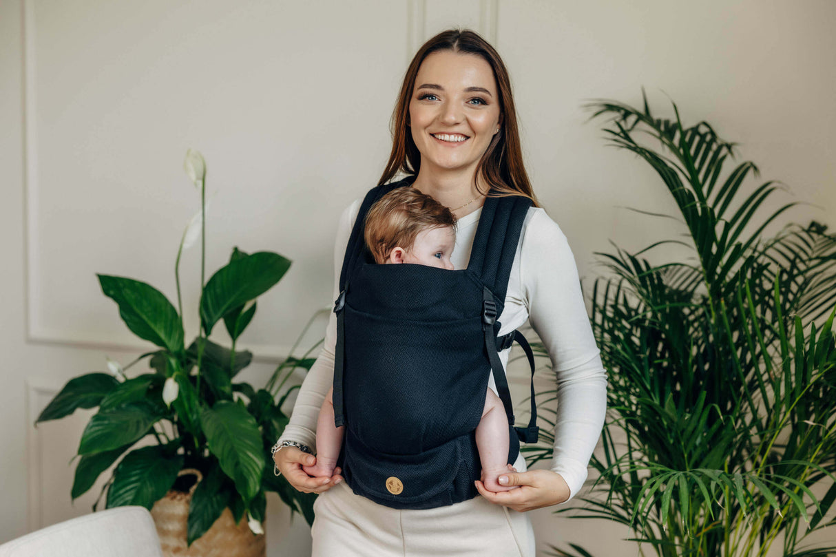 LennyLamb LennyLight - Ebony Black baby carrier in use, lightweight and adjustable for newborn to toddler | Babymaxi