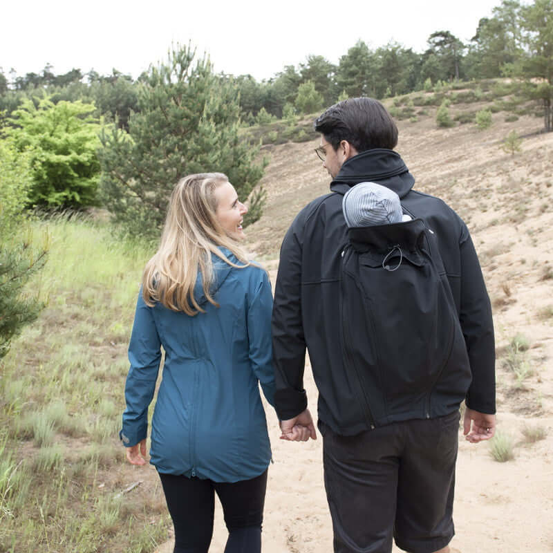 Mamalila Softshell Allrounder Babywearing Jacket for men - Black in use during outdoor walk | Babymaxi