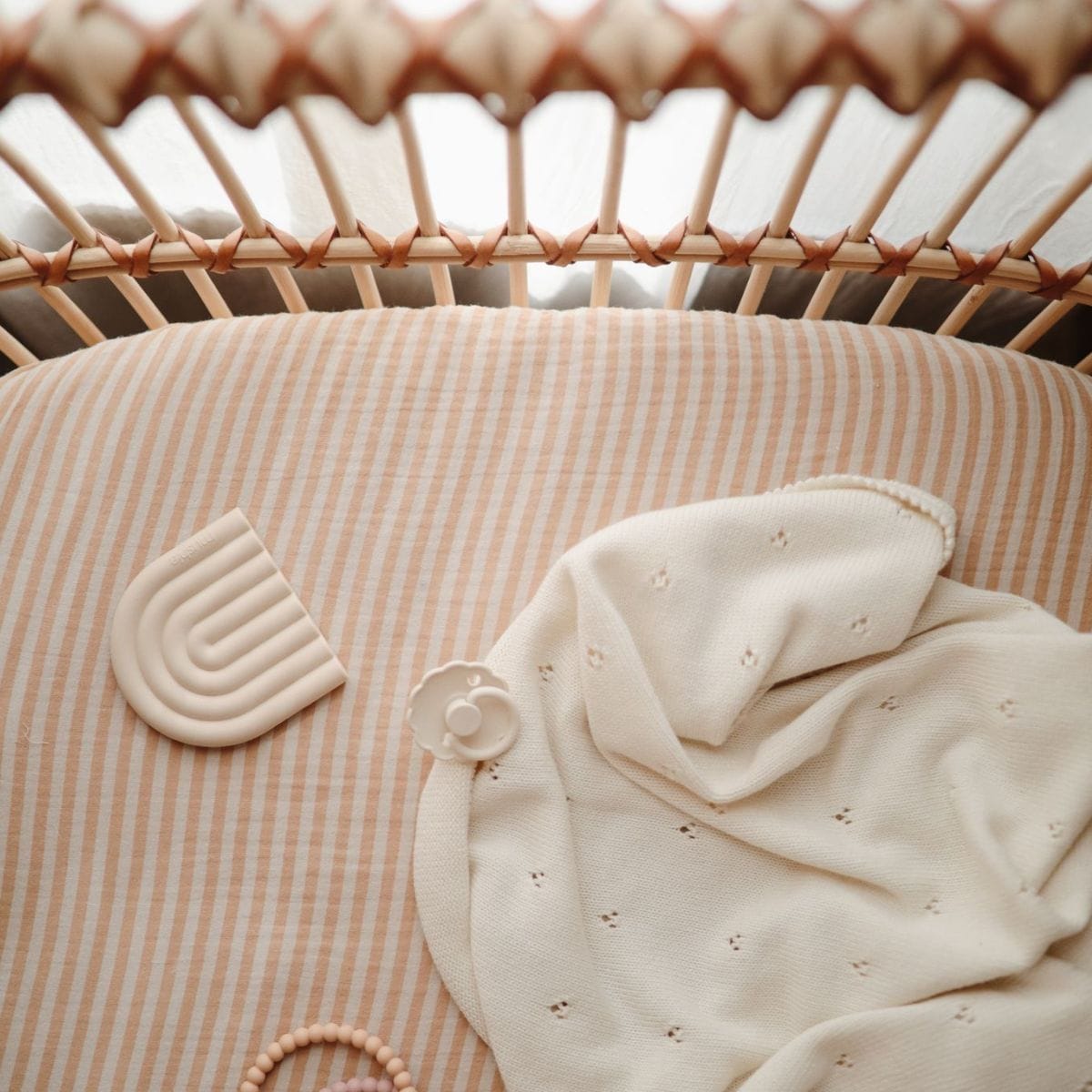 Shop Frigg 6-Pack Silicone Pacifier Box – Safe, Non-Toxic & Sustainable at Babymaxi