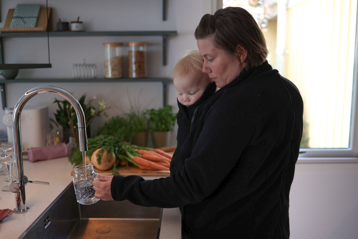 Mamalila Basel Marsupio Portabebè Giacca in Pile – Black