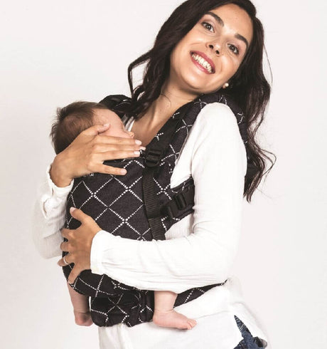 Isara The One - Diamonda Black baby carrier with newborn, universal fit for all parents, perfect for everyday travel | Babymaxi