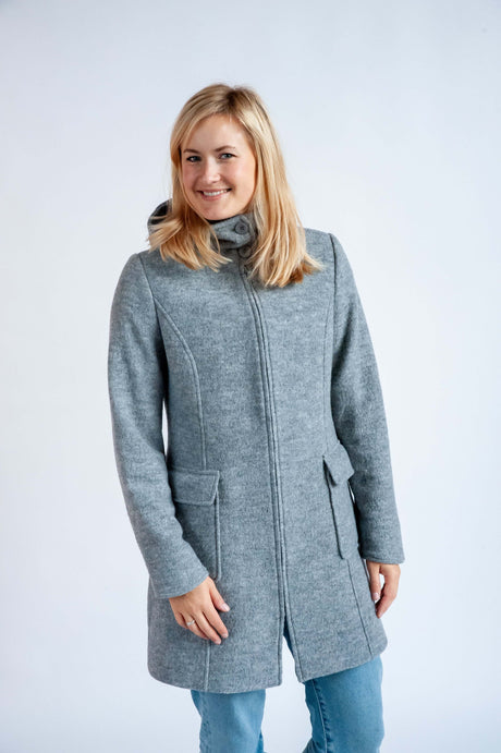 Mamalila Hooded Babywearing Coat Vienna - Light Grey model wearing the jacket, showcasing style and functionality | Babymaxi