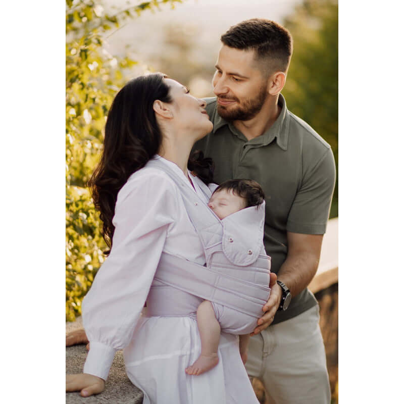 Marsupi Breeze - Lilac baby carrier in use by a smiling couple outdoors | Babymaxi
