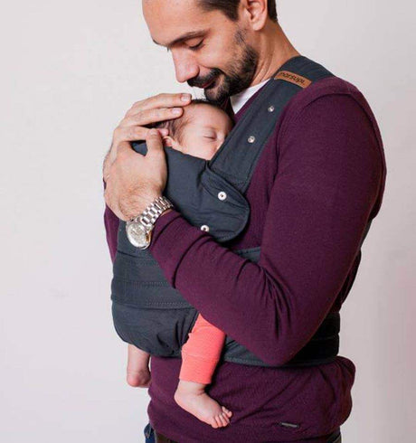 Marsupi Classic - Grey baby carrier being used by a father, featuring ergonomic design and Velcro system for easy wear | Babymaxi