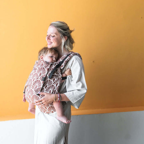 Mom joyfully carrying toddler in Neko Switch Toddler - Mocha carrier, ergonomic and stylish design | Babymaxi