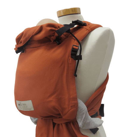 Storchenwiege Talemo Baby Carrier - Terra on a mannequin, half-buckle design, adjustable fit, perfect for newborns. | Babymaxi