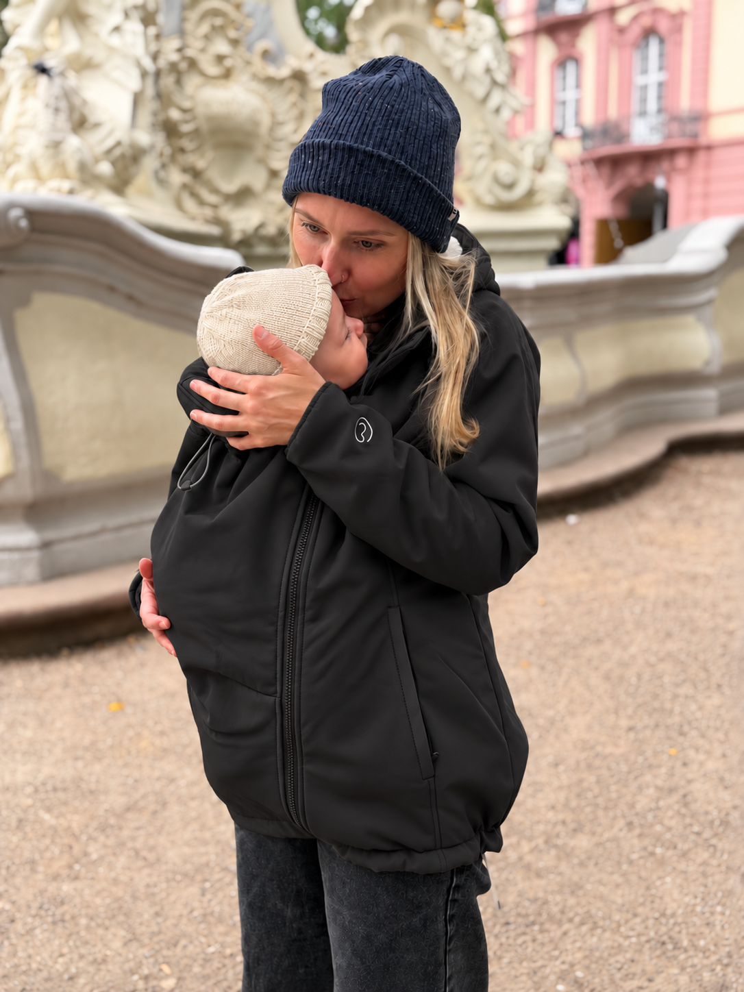 Mamalila Allrounder Winter softshell babywearing jacket in black, mum carrying her baby on the front under the jacket